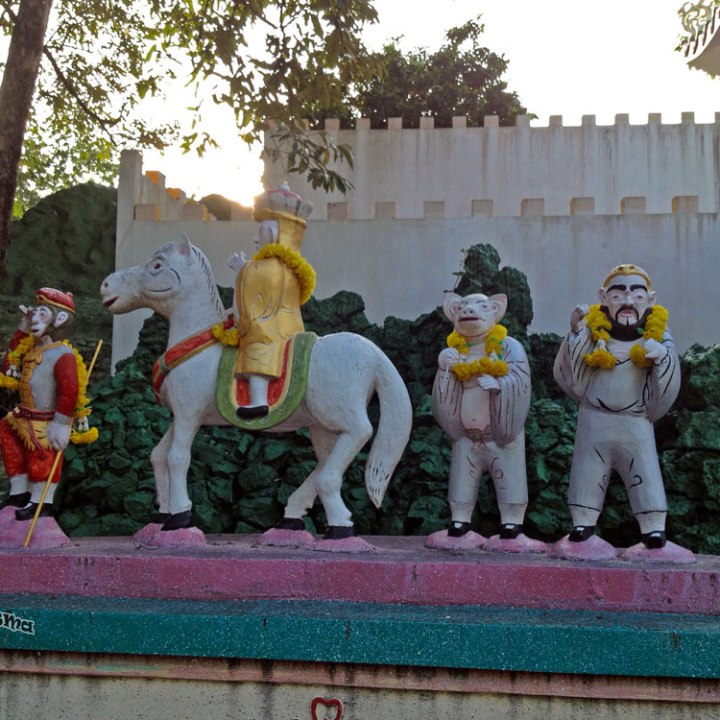 DonCharisma.org Chinese Figures - Big Buddha Hill