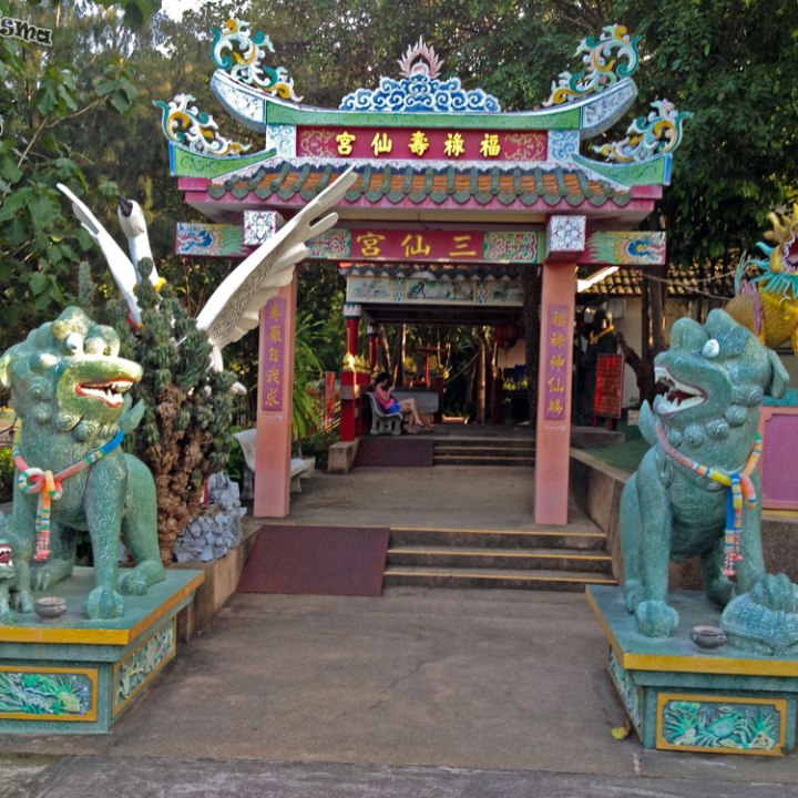 DonCharisma.org Chinese House - Big Buddha Hill