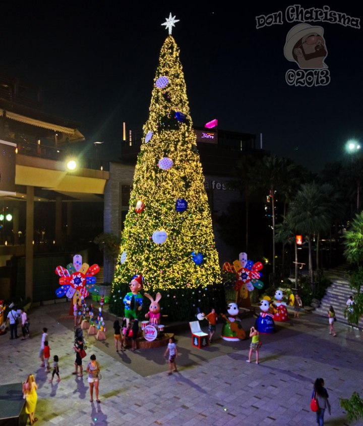 DonCharisma.org Christmas Tree Night Central PTGui-1w-x-2h-L