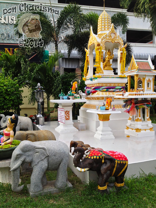 DonCharisma.org-Thai-Buddhist-Shrine-1P