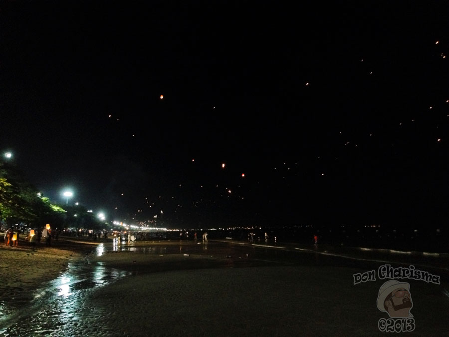 Lots Of Sky Lanterns – Loy Catong Festival – “Michael
Jackson-orama”