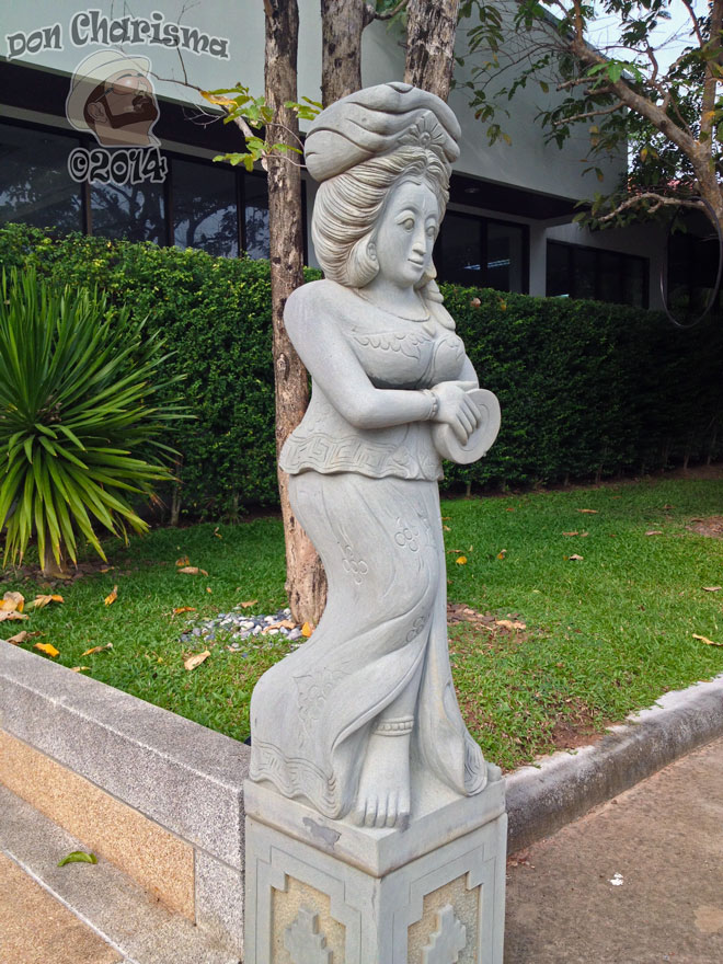 DonCharisma.org-Thai-Lady-Statue-1P