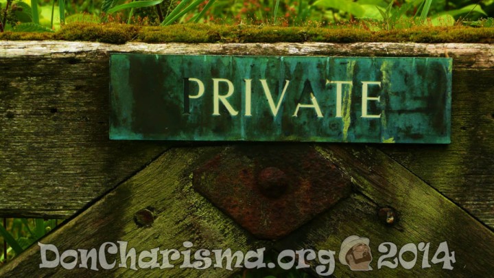 private-gate-sign-20115-DonCharisma.org-1024LE