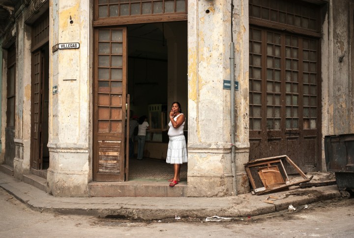 cuba,doors,architecture,woman,DON CHARISMA