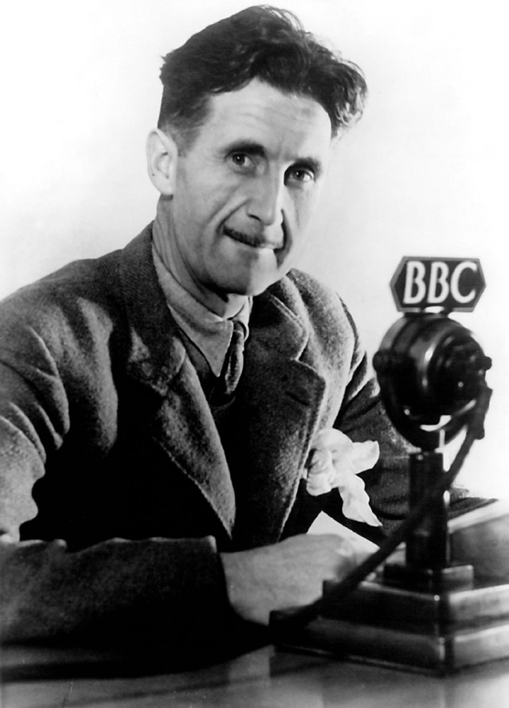 author,1984,big brother,british,dystopia,english,eric blair,george orwell,historical,male,man,photograph,politics,uk,britain,england,famous,freedom,DON CHARISMA, 1EN-625-B1945 Orwell, George (eigentl. Eric Arthur Blair), engl. Schriftsteller Motihari (Indien) 25.1.1903 - London 21.1.1950. Foto, um 1945.
