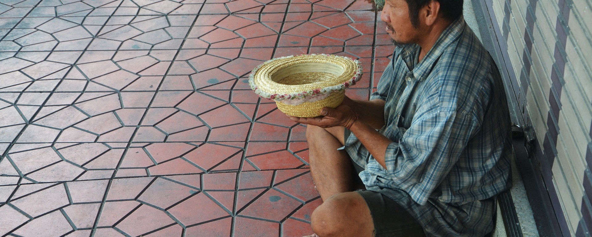 beggar,begging,street,sitting,man,poverty,homeless,poor,person,help,hungry,human,male,money,hand,charity,beg,giving,dirty,tramp,homeless man,homelessness,social,despair,life,sadness,empty,holding,unemployed,funds,jobless,bankruptcy,unemployment,debt,bankrupt,broke,DON CHARISMA