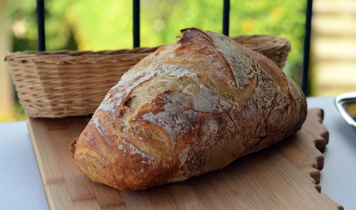 bread,bake,bakery,food,fresh,loaf,healthy,flour,brown,homemade,baking,wooden,kitchen,cooking,dough,wood,bun,traditional,cereal,freshness, DON CHARISMA