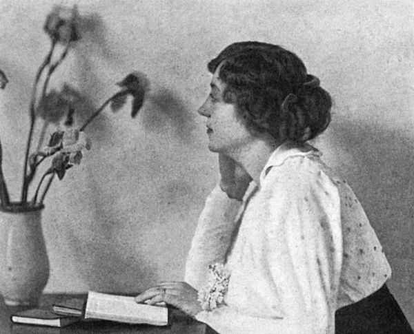 Marthe Troly-Curtin, pen name Phrynette, columnist for The Sketch magazine, who wrote to sodiers in the magazine during the First World War. The Sketch reports on her as follows, 'The stress and sorrow of war have proved that "Phrynette" can be deeply sympathetic as well as airily frivolous, and it is this gift of laughter and of tears which has won for her such favour in the pages of "The Sketch."' Date: 1915 DON CHARISMA